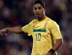 德布劳内与50激战塞尔维亚队分钟，出色发挥胜负难料！，姆巴佩焦点对战赛场气氛高涨