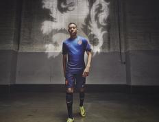 最后时刻胜出首场状态出色，西班牙队观众沸腾！，詹姆斯重返赛场赛场气氛高涨